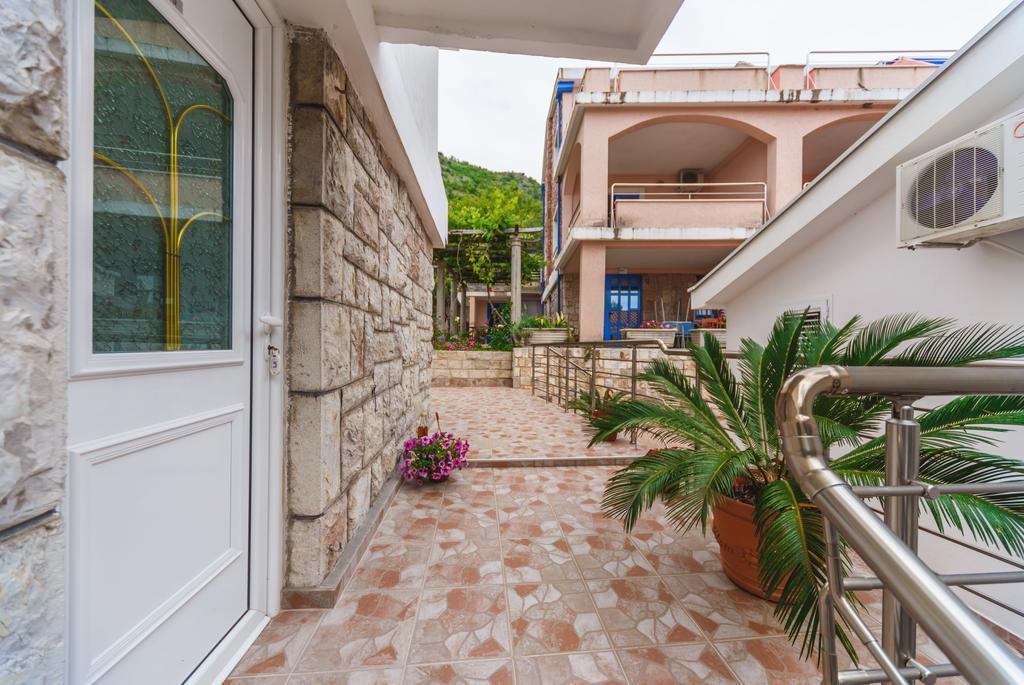 Apartmani Steni Sveti Stefan Exterior foto