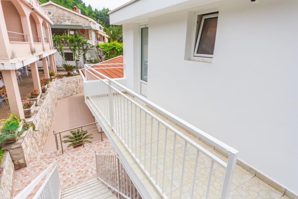 Apartmani Steni Sveti Stefan Exterior foto